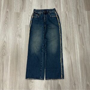 Distressed Side-Seam Wide Leg
Jeans — Women's 26